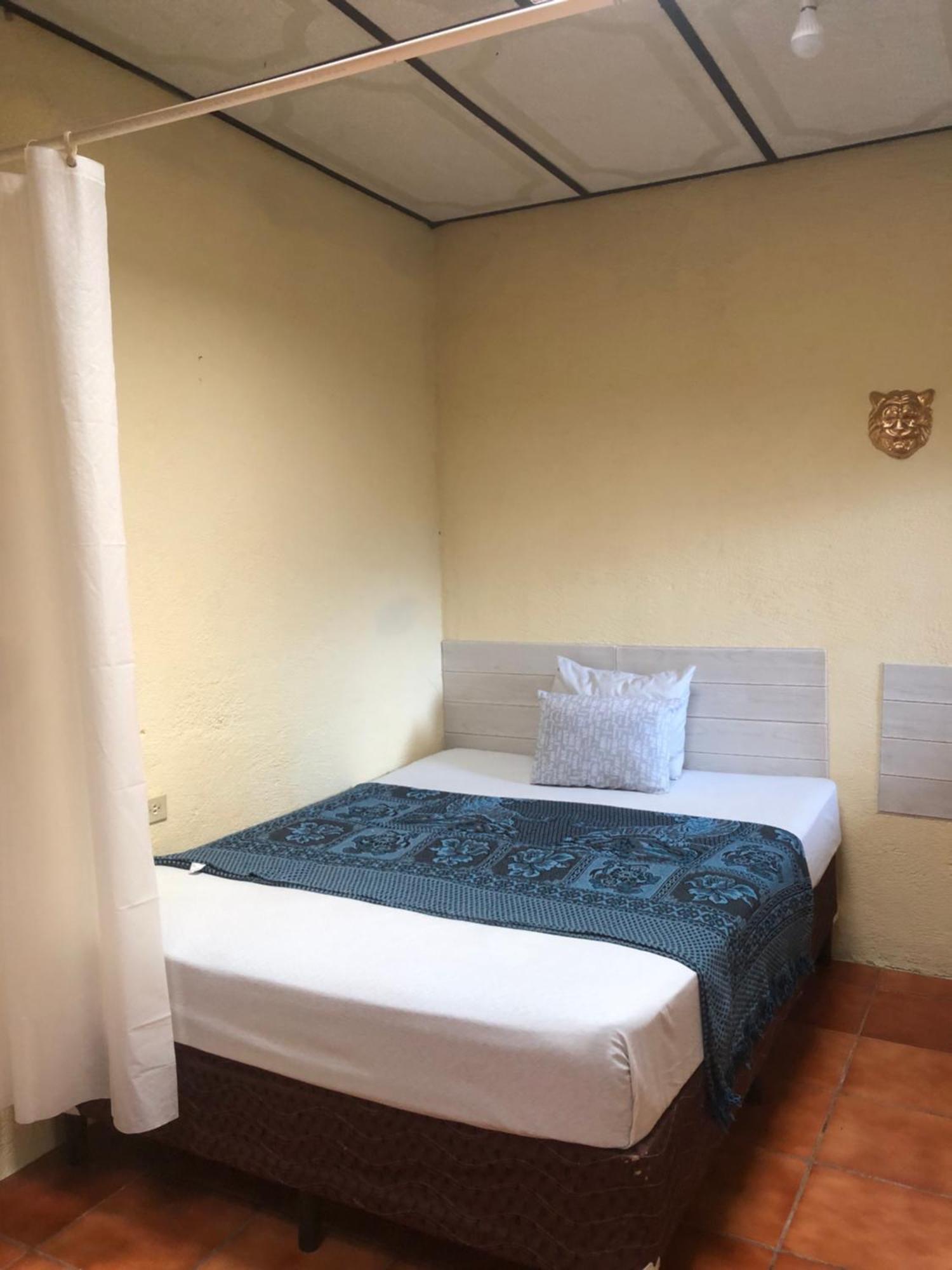 Отель Hospedaje Basico El Jaguar Антигуа-Гватемала Экстерьер фото